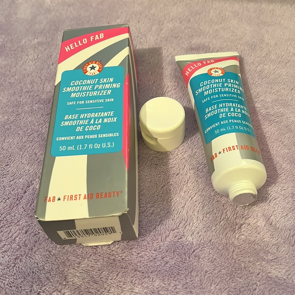 First Aid Beauty Coconut Skin Smoothie Priming Moisturizer